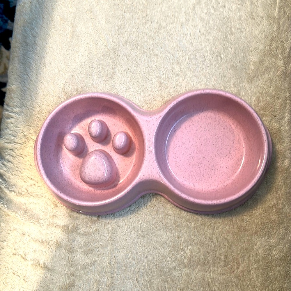 SMALL SLOW FEEDER BOWL WITH WATER BOWL. PINK!